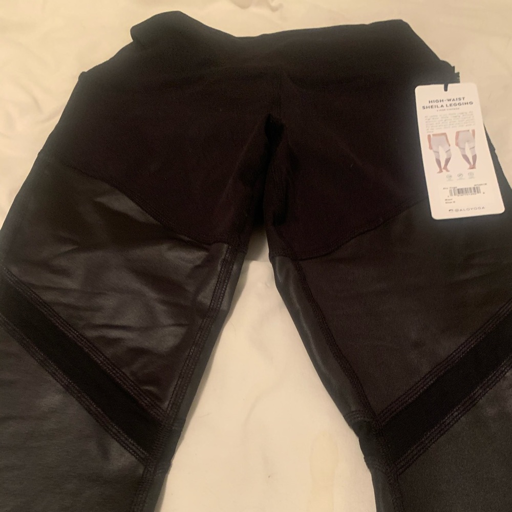 NWT Alo leggings size small